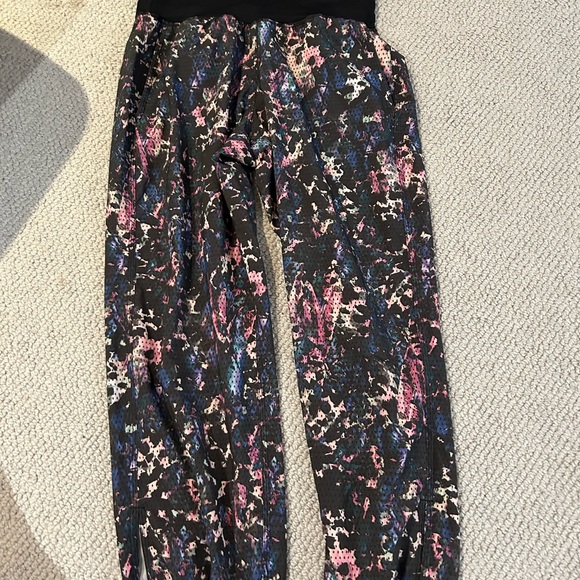Lululemon Pants size 4 - Picture 2 of 2
